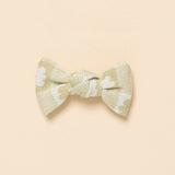 Pear Daisy Jacquard Knit Bow Clip